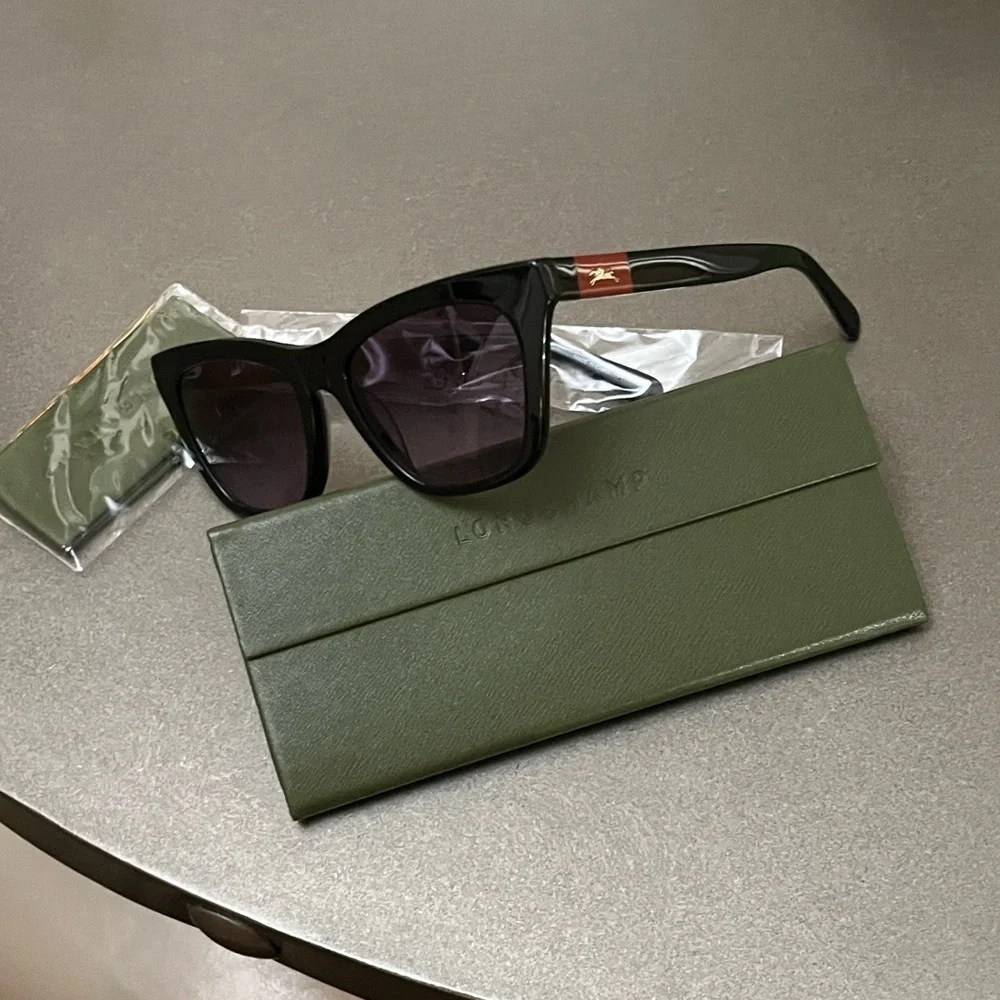 Longchamp Black Sunglasses with Green Case - Picture 7 of 7